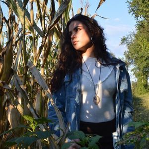 Meet your Posher, Kayla